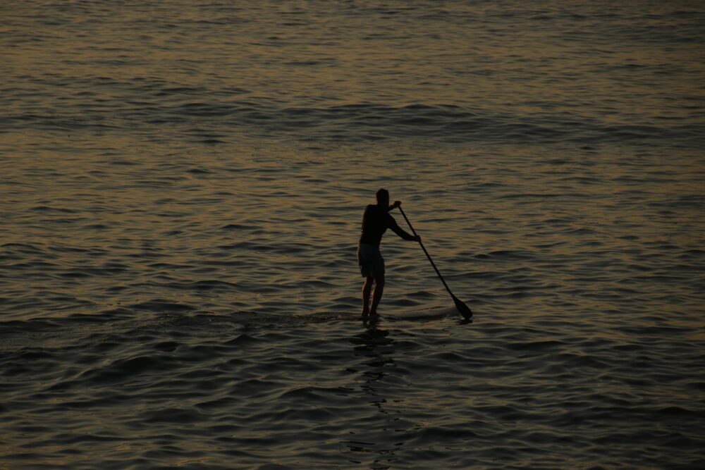 Stand-up paddle sur la côte du Pays Basque