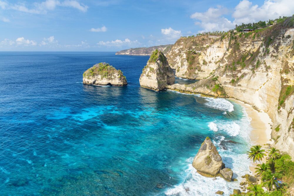 Vue imprenable sur la plage de Diamant à Nusa Penida