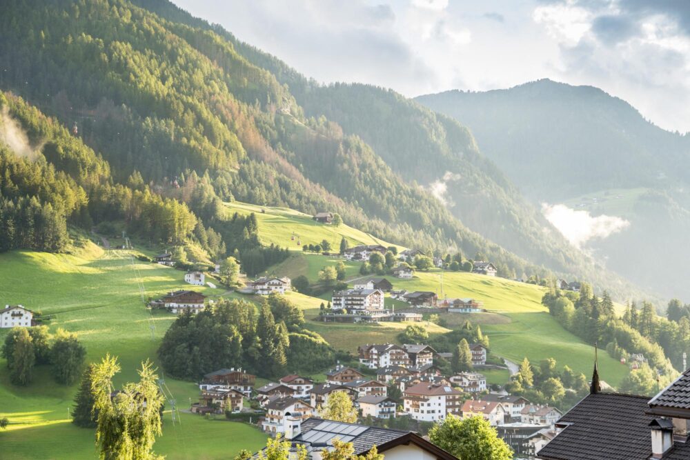 Vue panoramique sur le village d'Ortisei