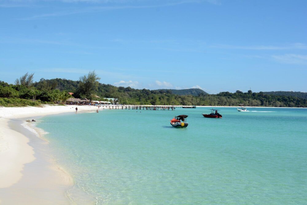 Vue sur la plage Independence Beach à Sihanoukville