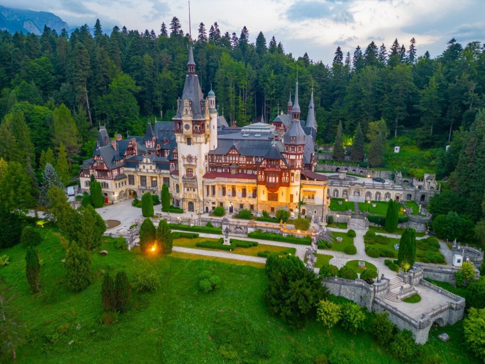 Vue sur le château de Peleș en Roumanie
