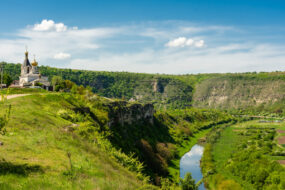 Vue sur le monastère d'Orheiul Vechi, Moldavie