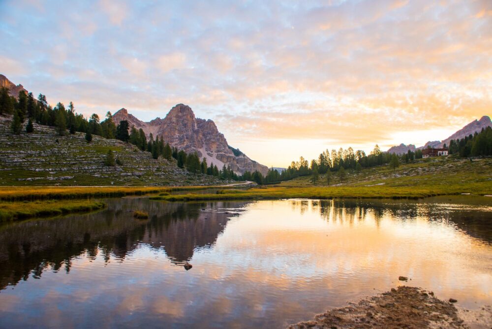 Vue sur un lac près du Rifugio Lavarella