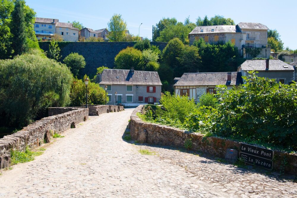 Village de Vigeois, près de la route du Brézou dans le Limousin, France