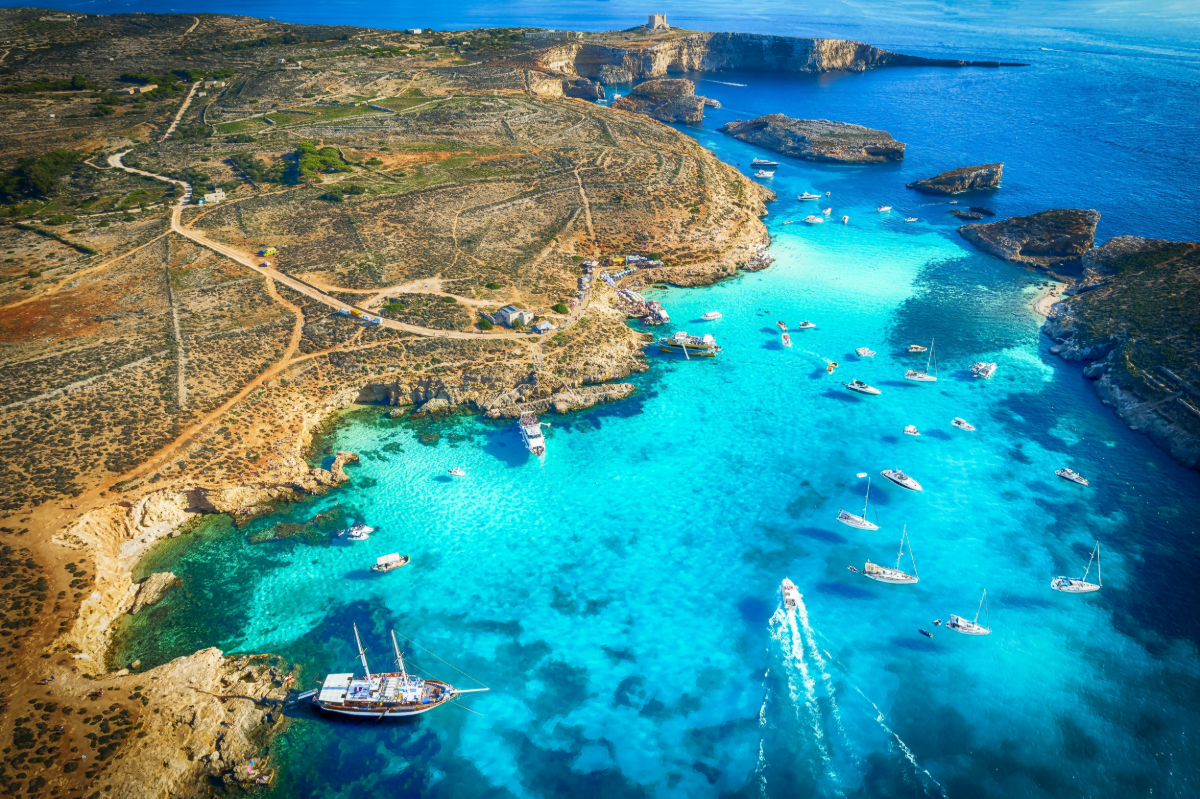 Visiter Comino : 10 incontournables à faire et voir (Malte)