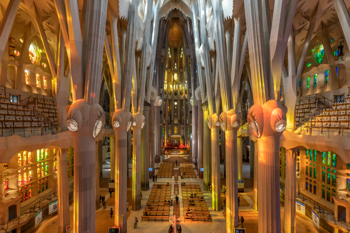 Intérieur de la Sagrada Familia, nef centrale