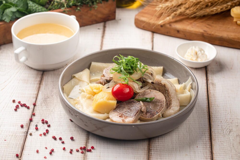 Beshbarmak kazakh traditionnel