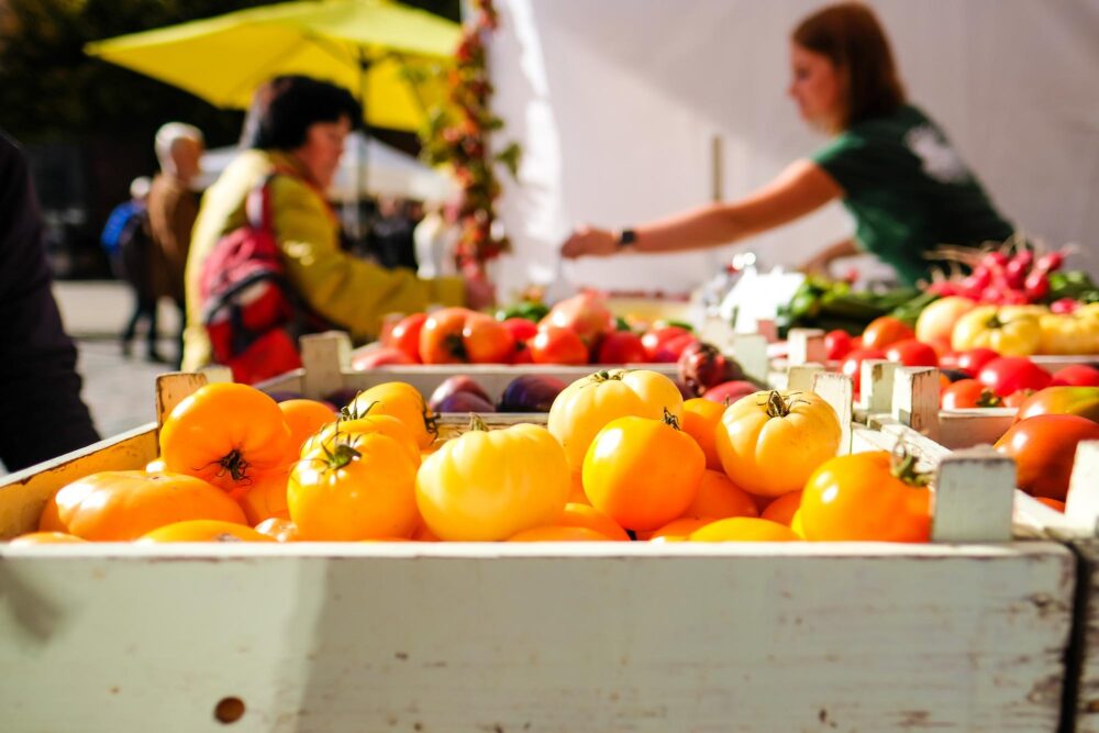 Les étals du marché de Cahors en Occitanie