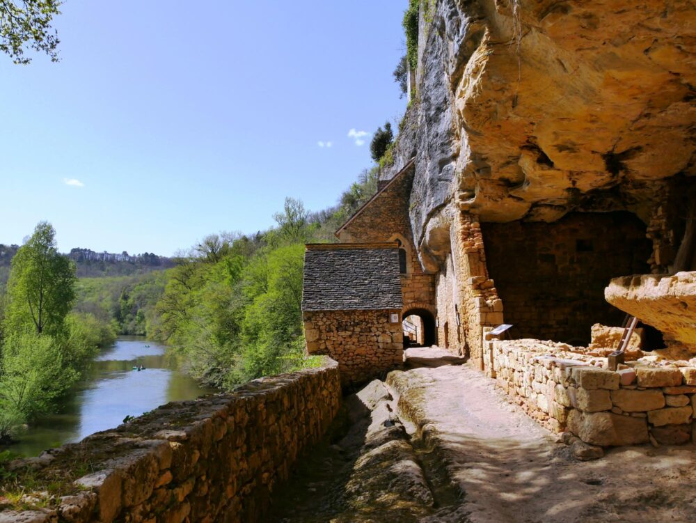 Village troglodytique de la Madeleine en Dordogne