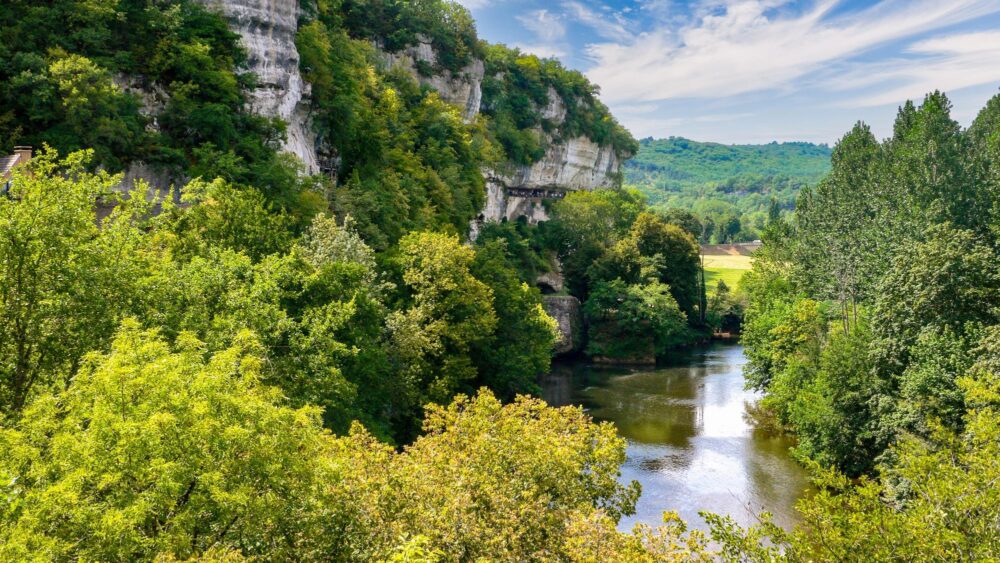 Vue sur la vallée de la Vézère en Dordogne