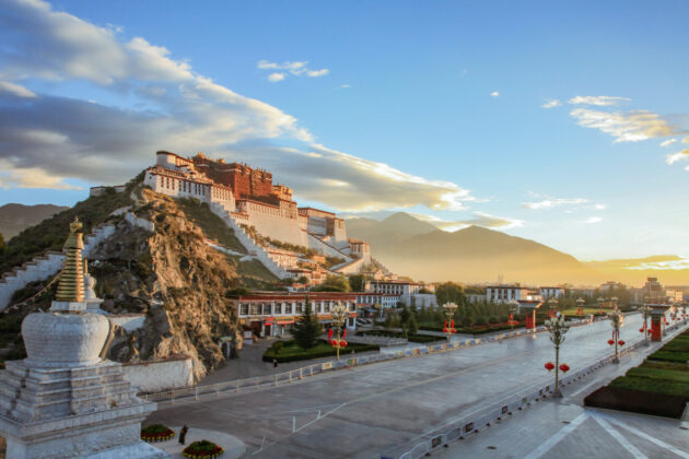 Plateau de Qingzang et vue sur le Palais du Potala au Tibet