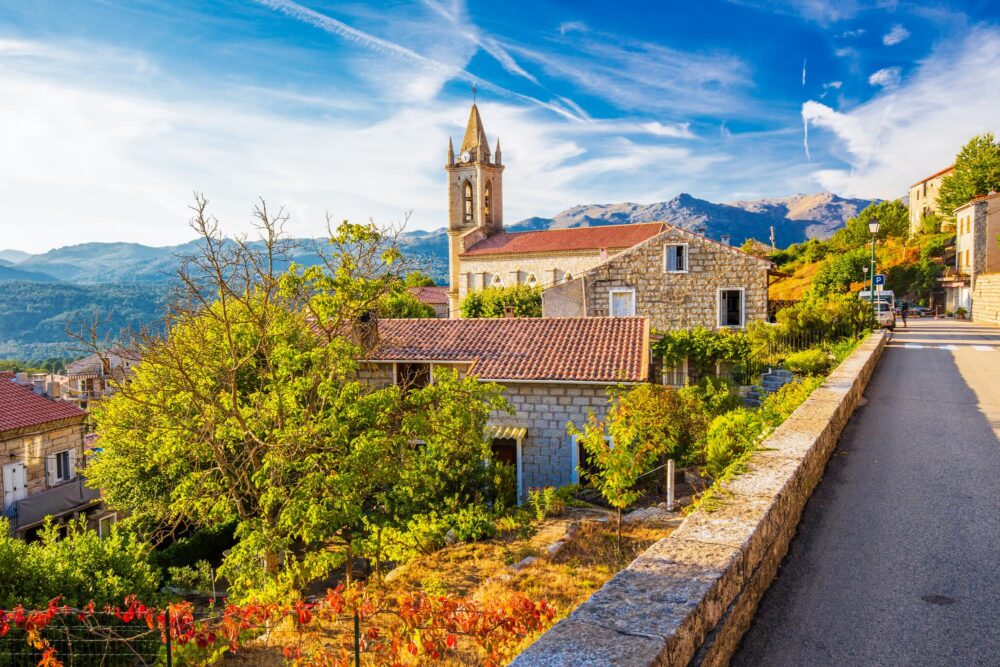 Église du village de Zonza en Corse