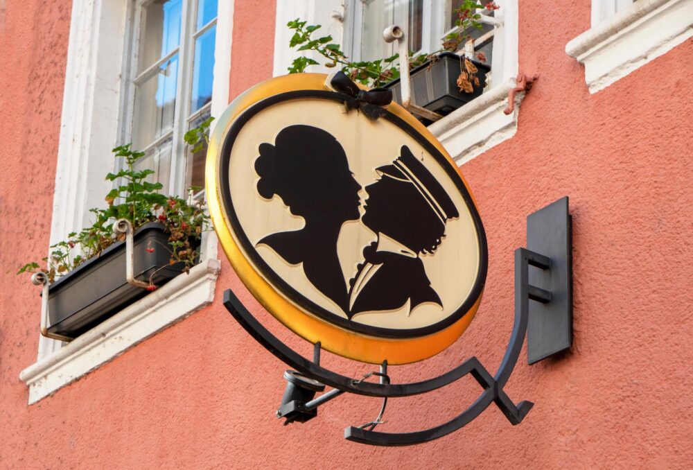 Enseigne d'une chocolaterie vendant des Studentenkuss à Heidelberg