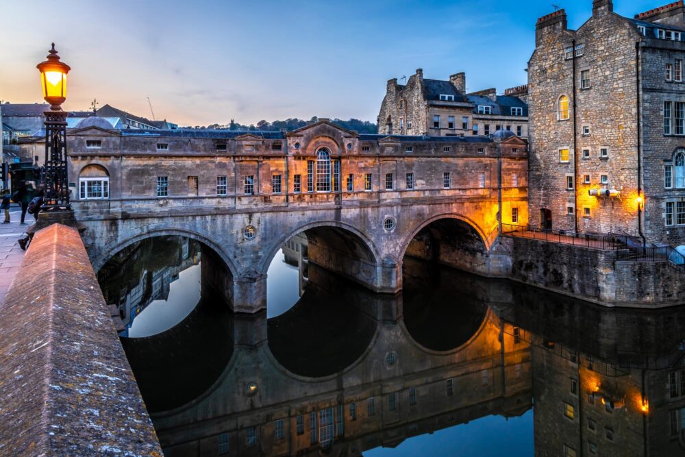Le Pulteney Bridge au coucher du soleil