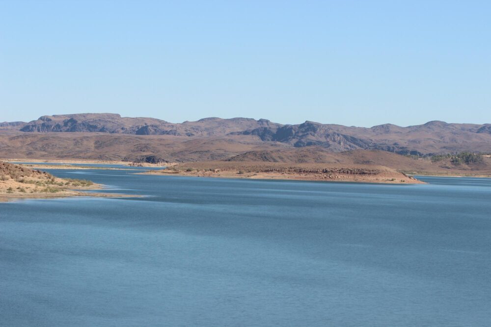 Le lac de barrage de Ouarzazate
