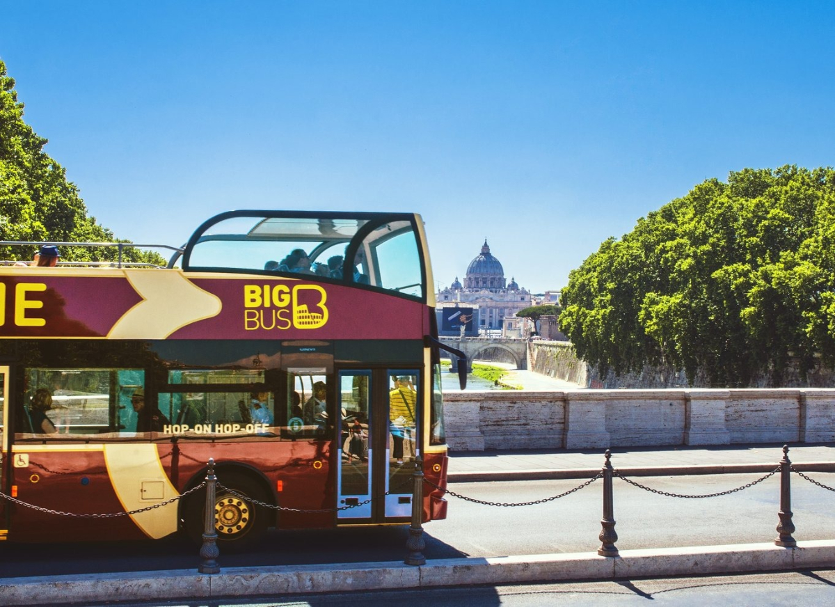 Bus touristique à Rome