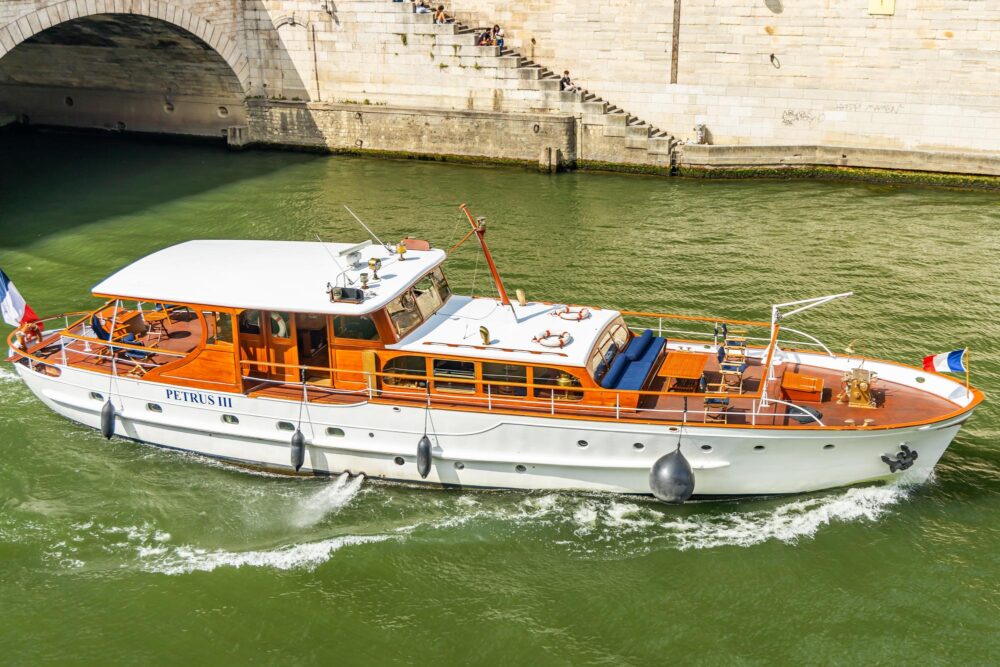 Croisière privée en yacht de luxe sur la Seine, Paris