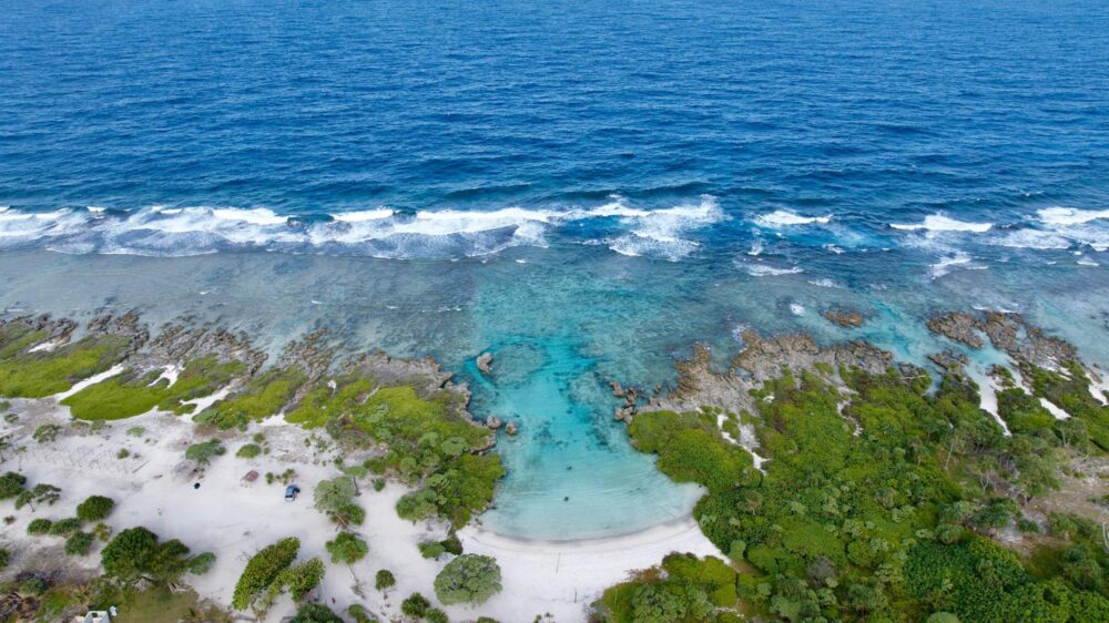 La belle plage d'Eton Beach sur l'île d'Efate au Vanuatu