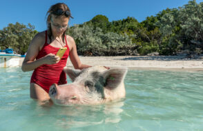Bahamas est le pays le plus envahi par les touristes