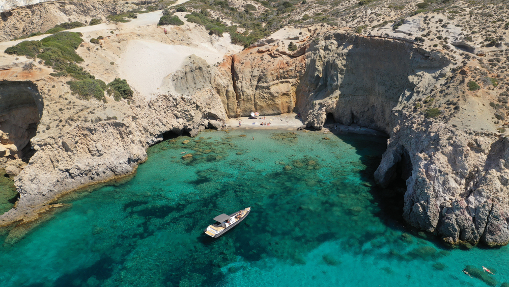 Plage Firiplaka à Milos