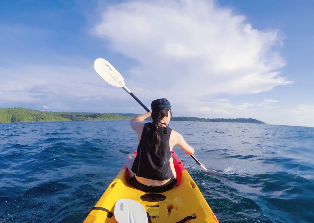 Activité de kayak à Koh Kood, Thaïlande