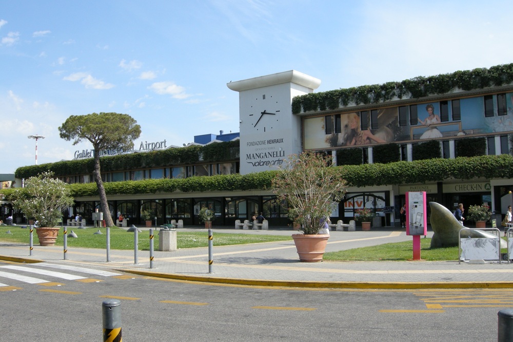 Aéroport Galileo-Galilei à Pise, Italie