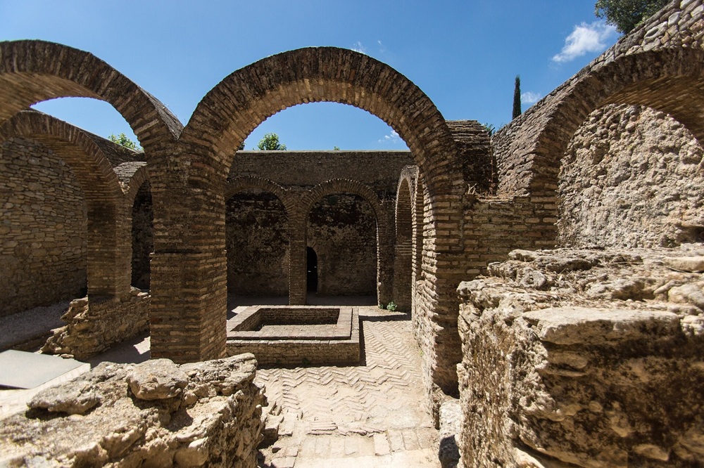 Les bains arabes de Ronda en Andalousie, Espagne