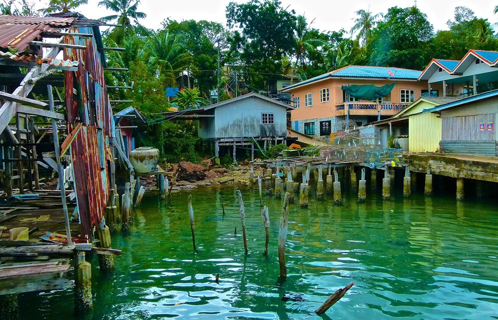 Village de pêcheurs à Ao Salat, sur l'île de Koh Kood, Thaïlande