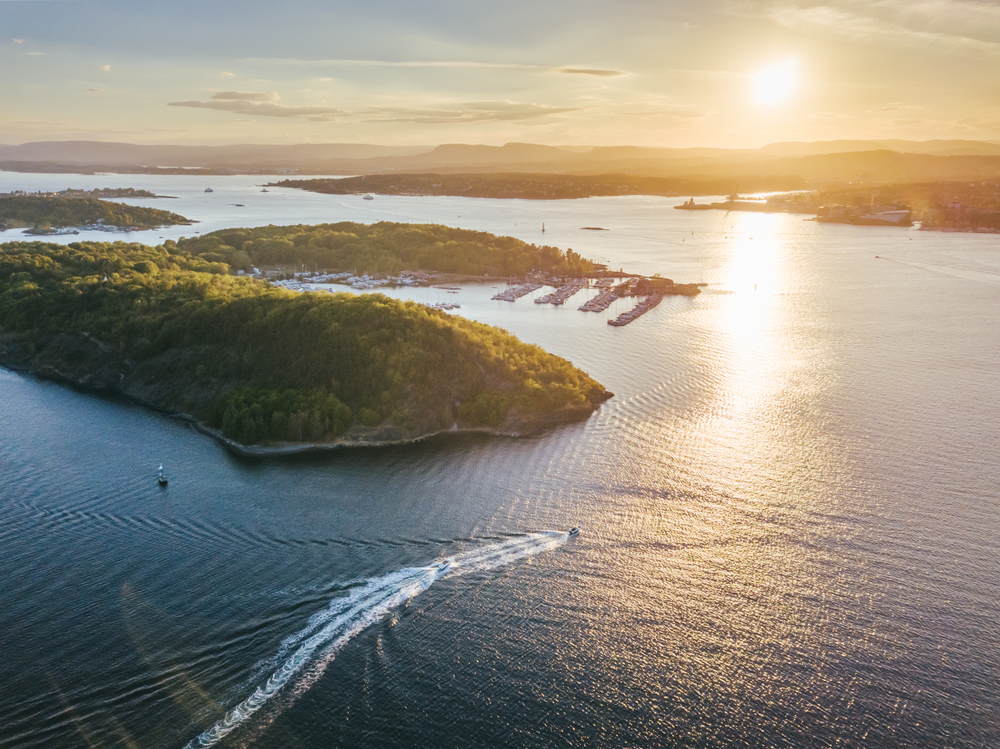 Vue aérienne de l'île Hovedøya et du fjord d'Oslo, Norvège