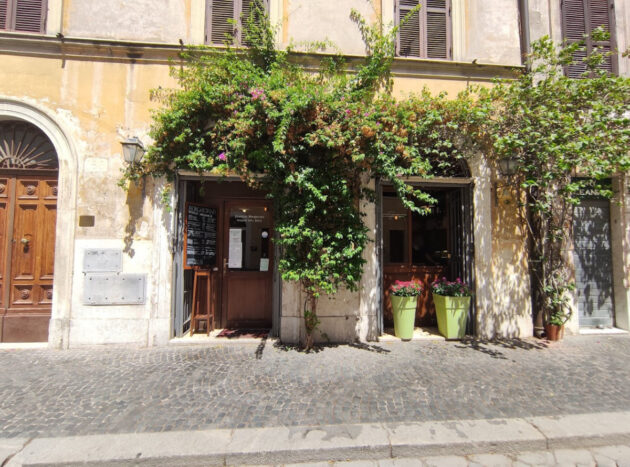 Manger dans un restaurant autour du Vatican