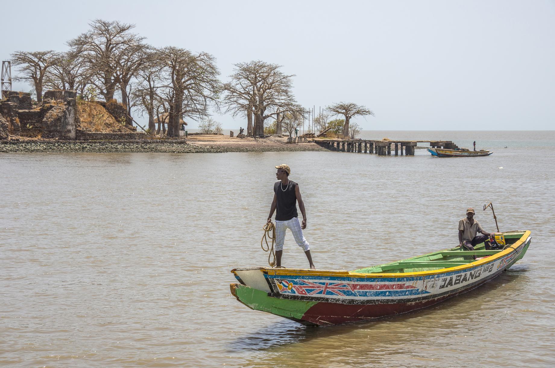 Pirogue sur le fleuve Gambie