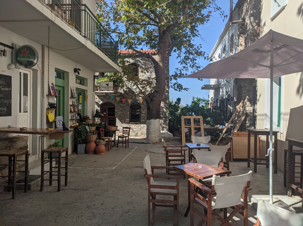 Allée à Christos Raches, Ikaria