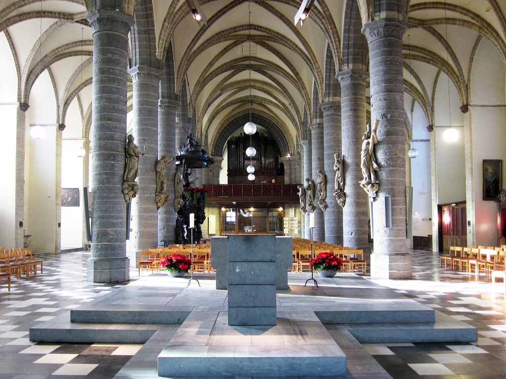 Intérieur de l'église Saint-Martin à Courtrai, Belgique