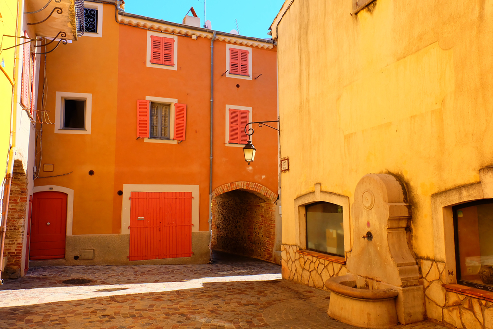 Maisons colorées du centre-ville de Saint-Laurent-du-Var