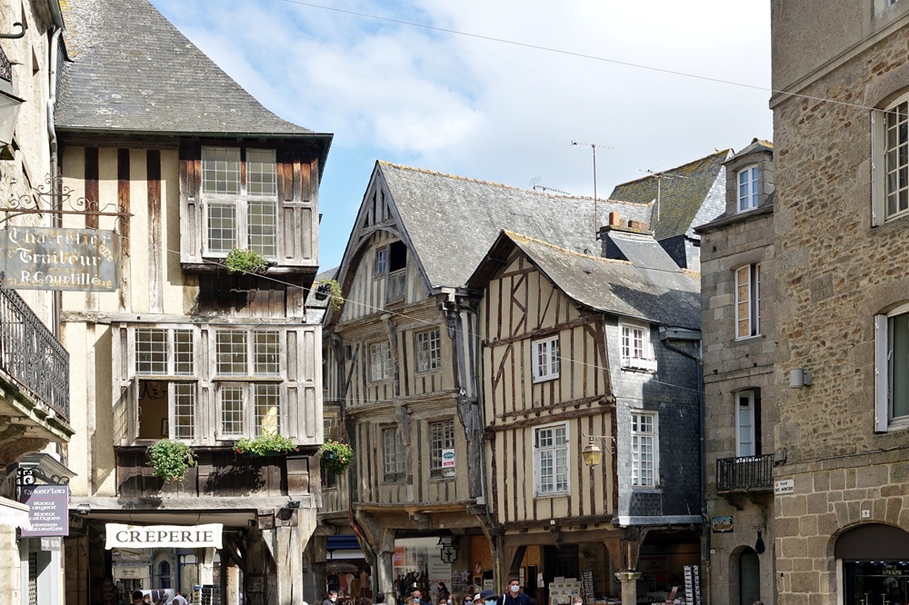 Place des Merciers à Dinan, Bretagne