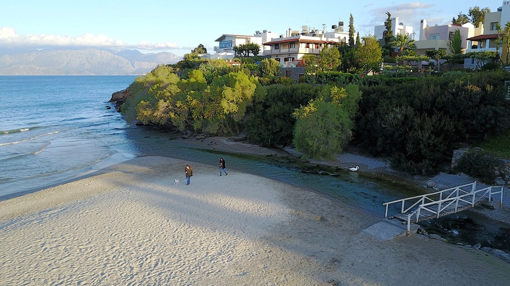 Plage d'Almyros à Agios Nikolaos, Crète