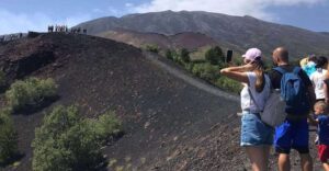 Au départ de Catane : Randonnée guidée sur l'Etna, vins et grignotages