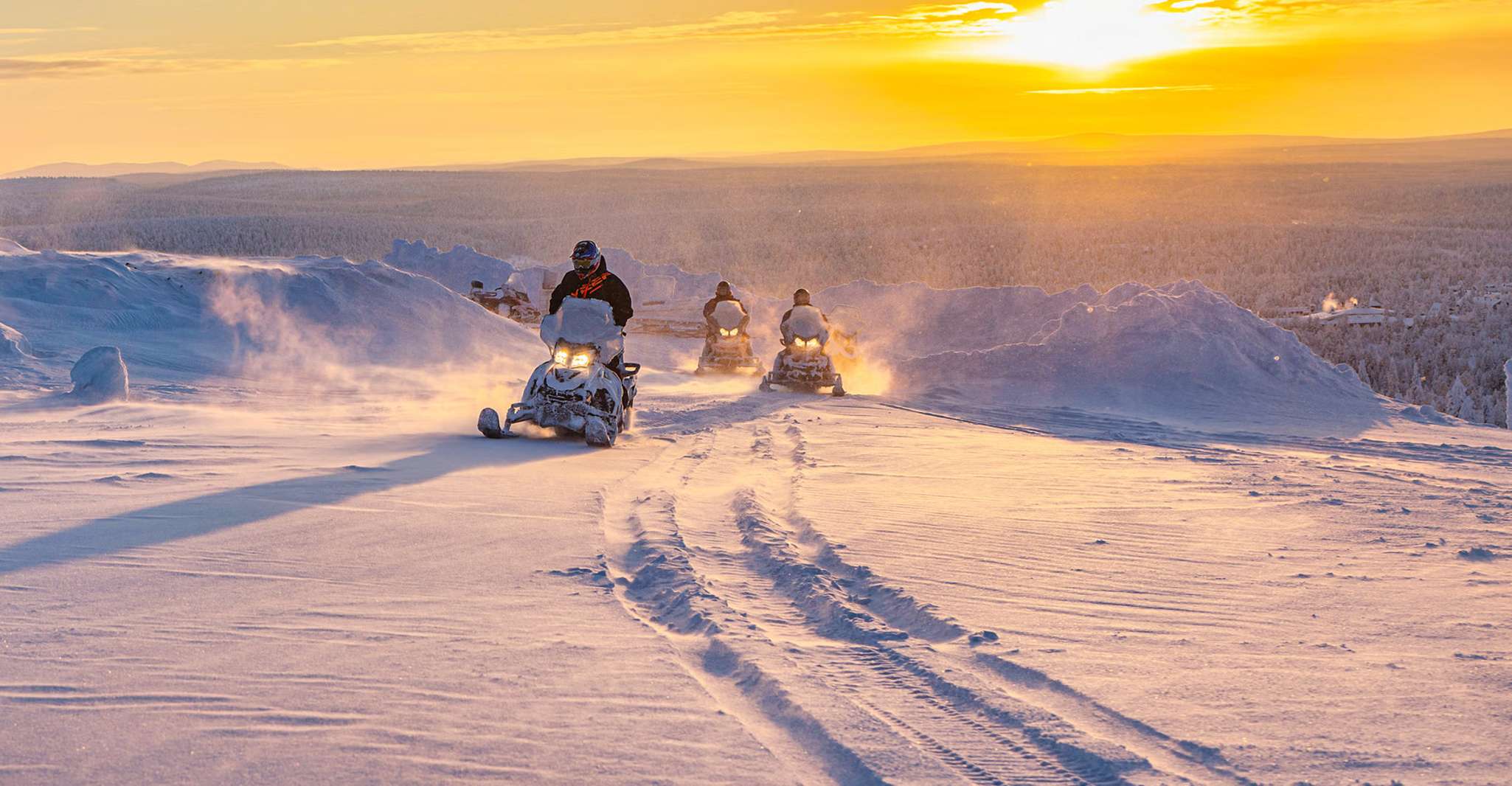 Depuis Rovaniemi : Aventure guidée en motoneige en Laponie