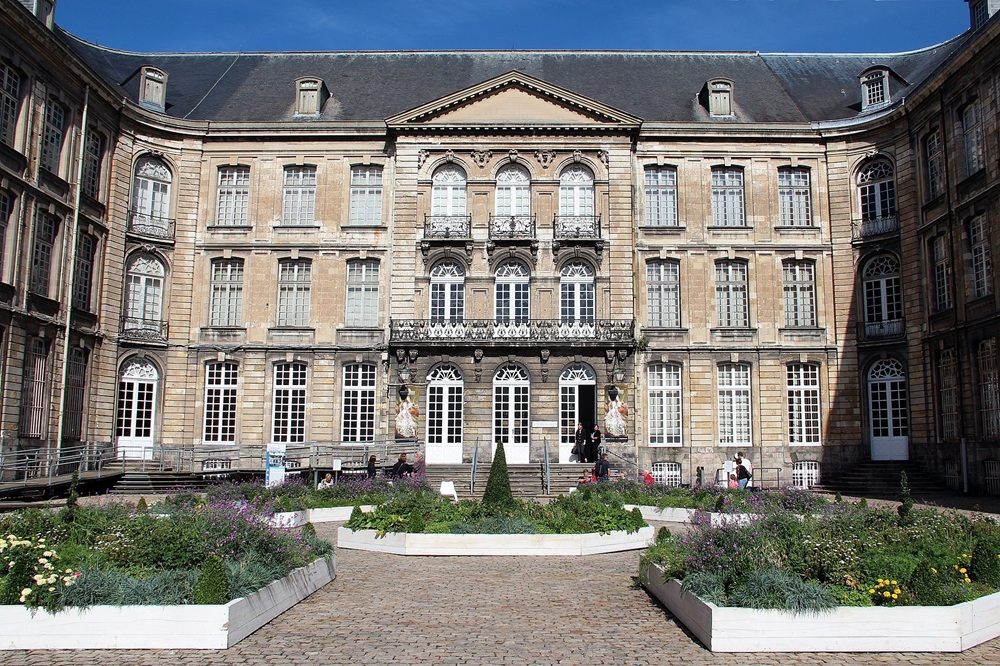 Cour d'honneur de l'Abbaye Saint-Vaast, Arras