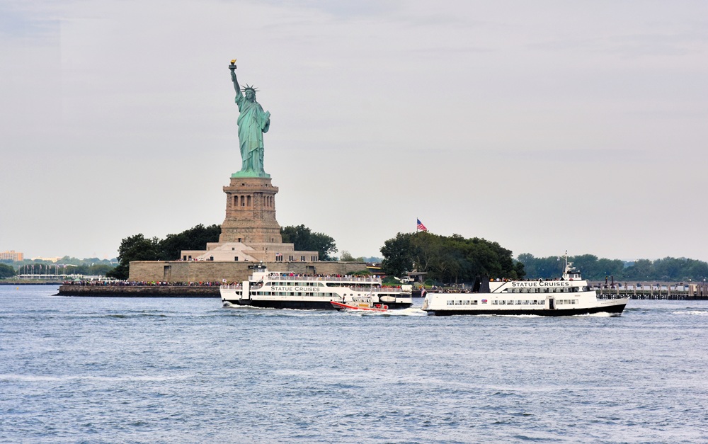 Ferry Statue City Cruises