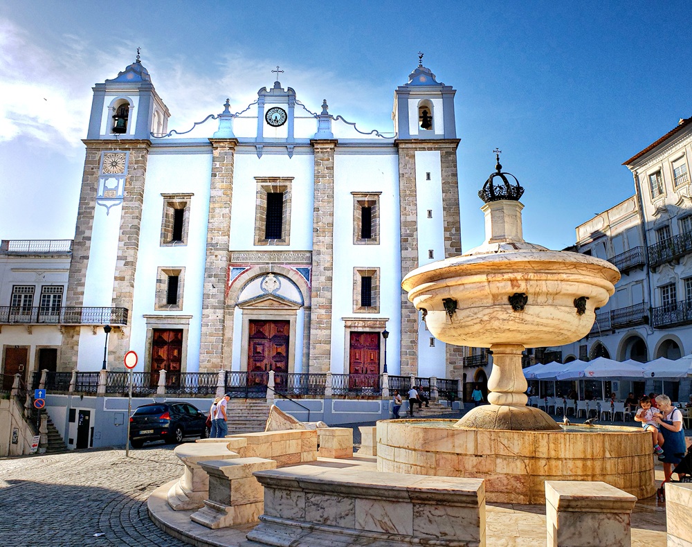 La Praça do Giraldo, Évora