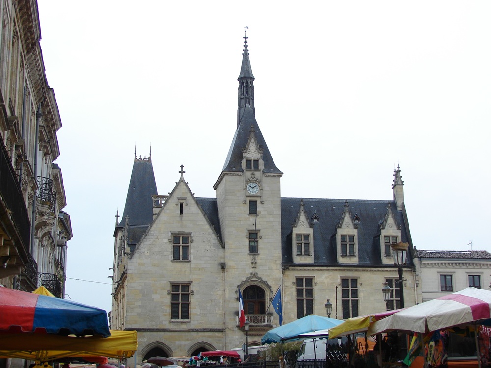 La place Abel-Surchamp, Libourne