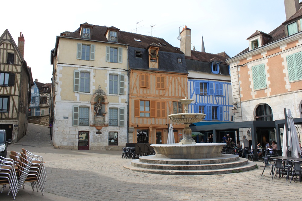 La place Saint-Nicolas, Auxerre