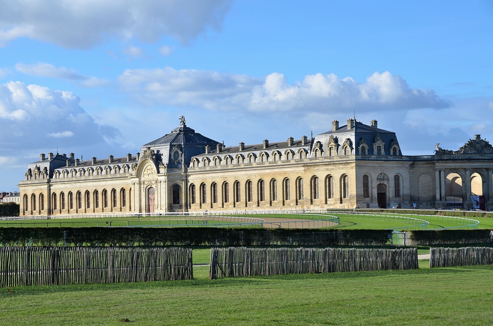 Château de Chantilly - Les Grandes Ecuries et le champ de course