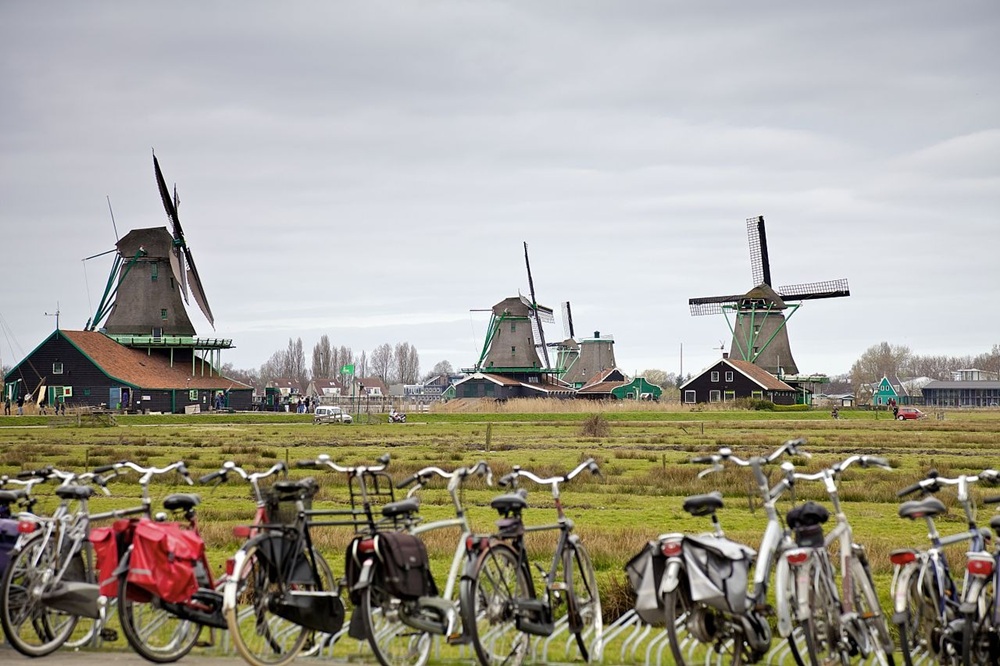Vélos garés devant Zaanse Schans