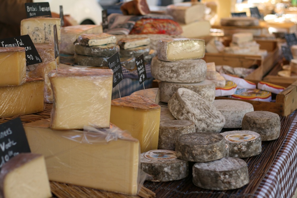 Fromage de Haute-Provence au marché d'Apt