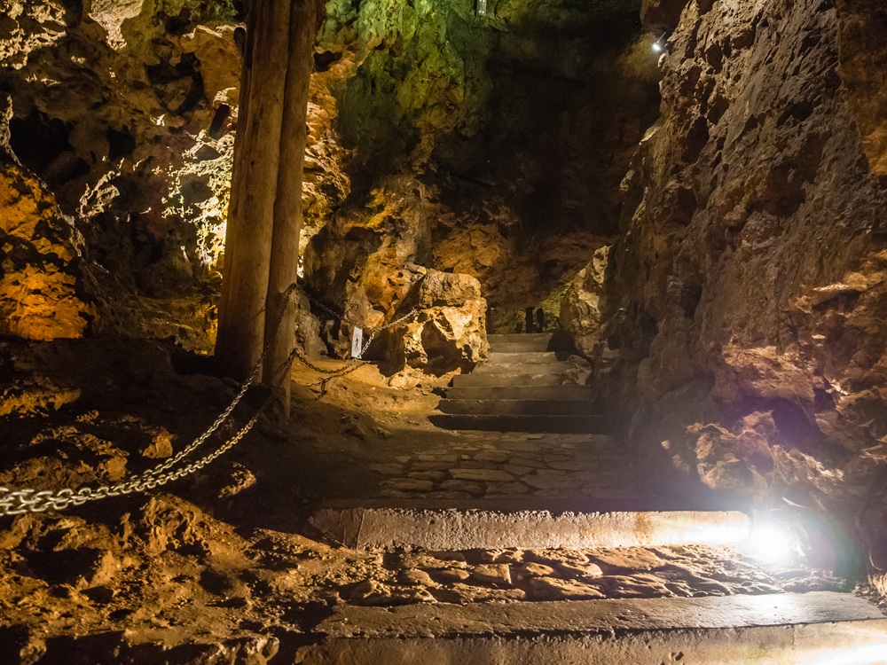 Intérieur de la Grotte du Dragon, Cracovie