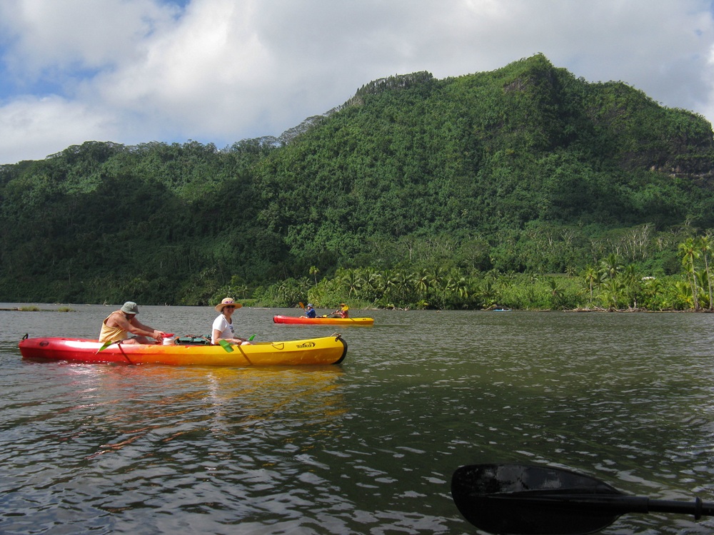 La rivière Faaroa en kayak, Raiatea
