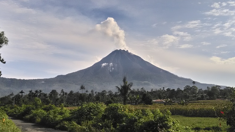 Le volcan Sinabung, Sumatra