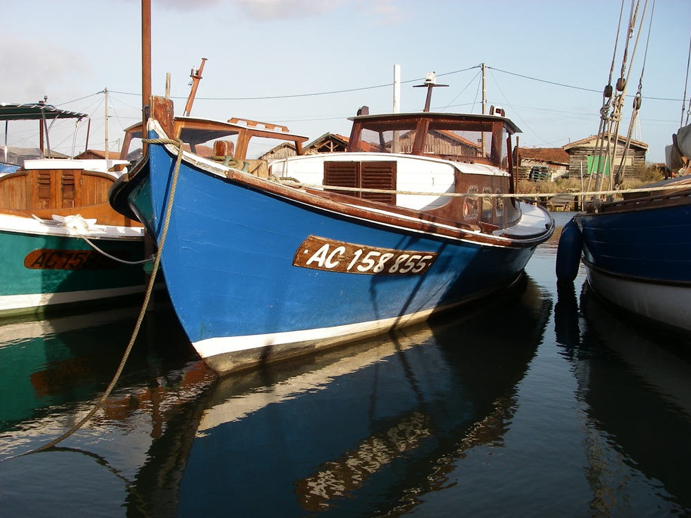 Pinasse amarrée au port de La Teste-de-Buch
